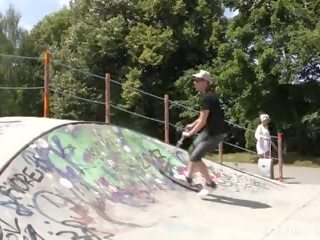 Nádherný starý vytetovať slattern jebanie a ťažký mladý skateboarder